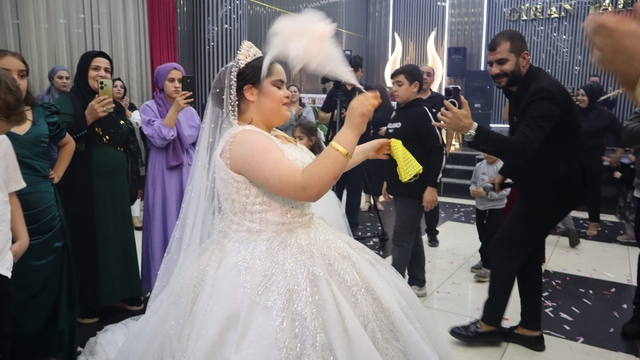 Down sendromlu Sedanur'un gelinlik giyme hayali gerçek oldu