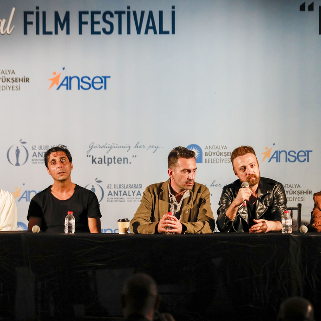 Tiyatrodan beyaz perdeye uzanan 'Barselo' Altın Portakal'da izleyiciyle bul...