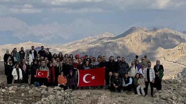 Cudi Dağı'nda "Cumhuriyet Yürüyüşü" düzenlendi