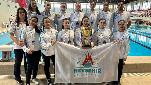 Nevşehir Belediyesi Spor Kulübü 16 Yaş Altı Kadın Su Topu Takımı katıldığı turnuvada derece elde etti