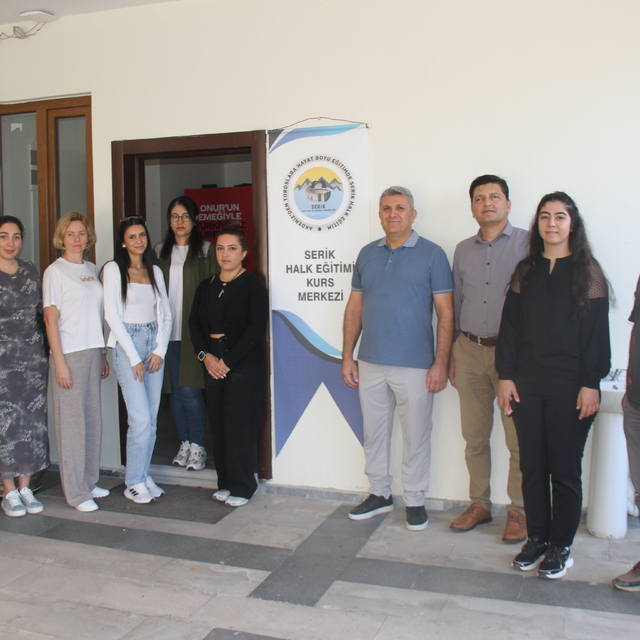 Serik'te protez tırnak kursu açıldı