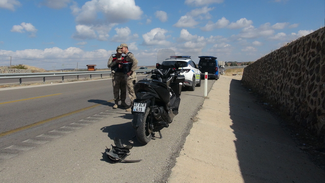 Kilis'te devrilen motosikletteki 2 kişi yaralandı