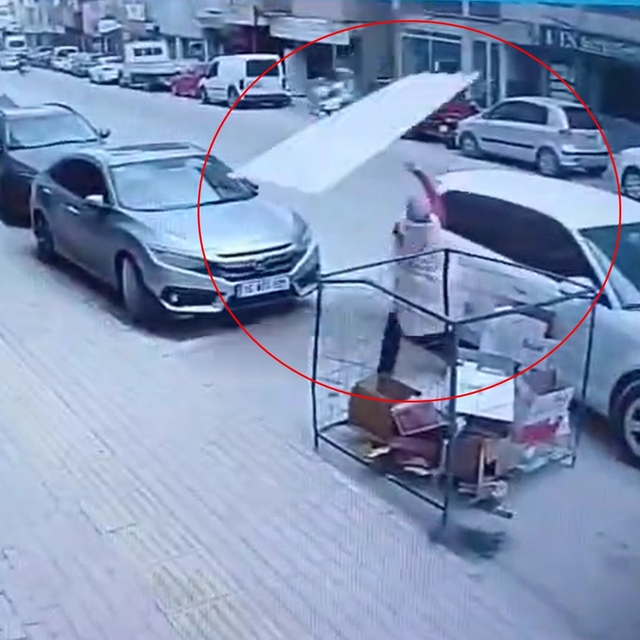Lodosun çatıdan kopardığı sac levhanın altında kalmaktan son anda kurtuldu