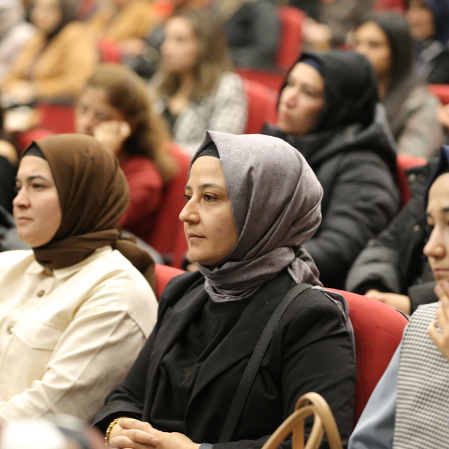 Niğde'de "Gönül Elçileri ile Koruyucu Aile Programı" düzenlendi