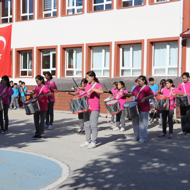 Amasya'da köy okulu öğrencileri, 29 Ekim Cumhuriyet Bayramı için bando takı...