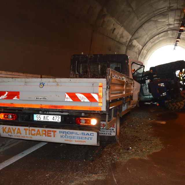 Samsun'da tünelde meydana gelen trafik kazasında 2 kişi yaralandı