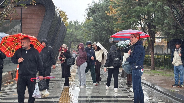 Kırklareli'nde sağanak ve rüzgar etkili oluyor