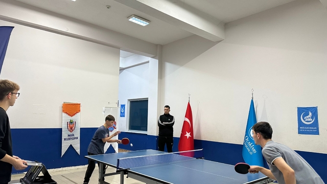 İnegöl'de "Sanata ve spora evet, uyuşturucuya hayır" temalı masa tenisi turnuvası düzenlendi
