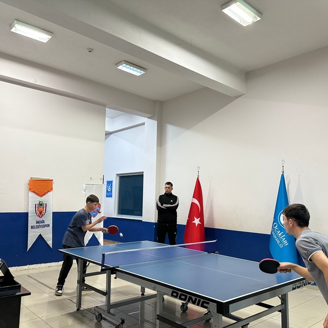 İnegöl'de "Sanata ve spora evet, uyuşturucuya hayır" temalı masa tenisi tur...
