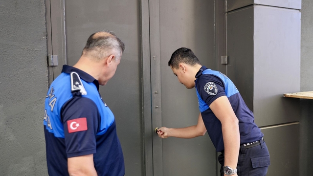 Alanya'da biri zincir market şubesi 2 işletme mühürlendi