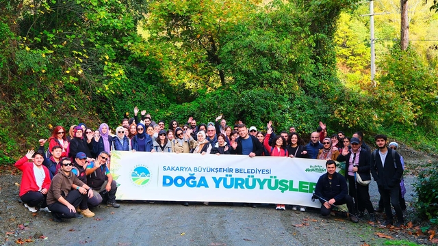 Sonbahar yürüyüşünde doğaseverler Doğançay Şelalesi'nde buluştu