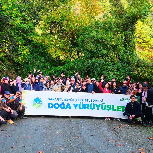 Sonbahar yürüyüşünde doğaseverler Doğançay Şelalesi'nde buluştu