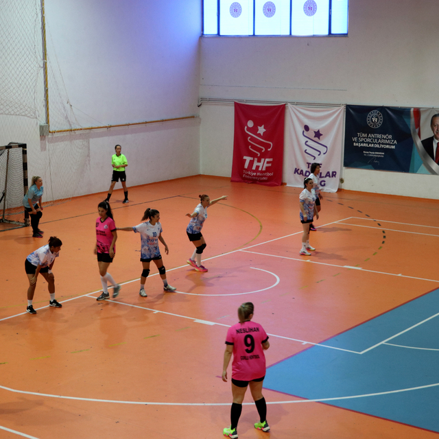 Tekirdağ'da, Cumhuriyet Kadınları Hentbol Turnuvası Yapıldı