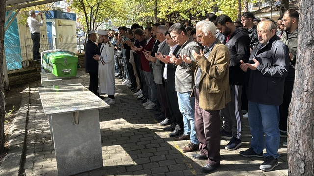 Karabük'teki trafik kazasında ölen genç kızın cenazesi toprağa verildi
