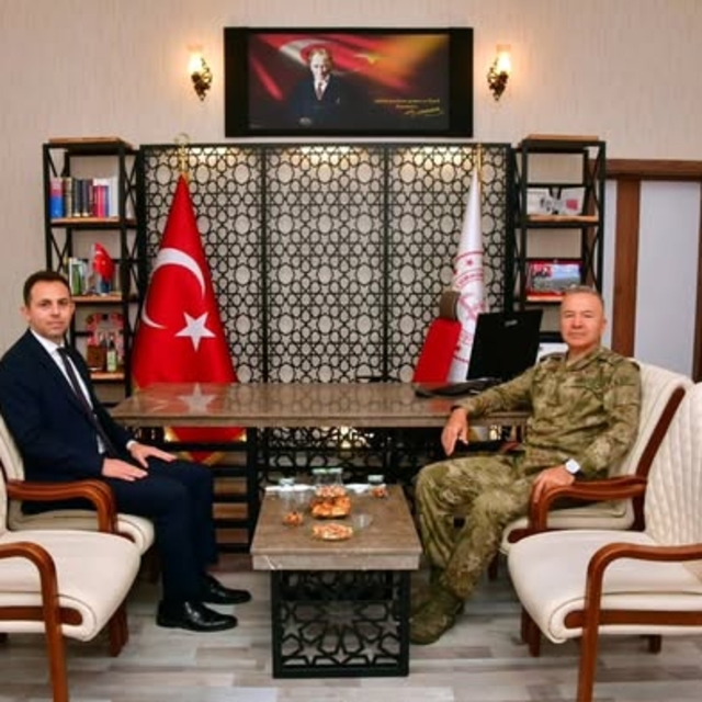 Gelibolu Kolordu Komutanı Özeren'den İlçe Milli Eğitim Müdürlüğü'ne ziyaret