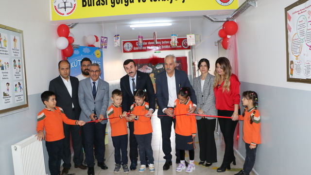 Kilis'te ilkokula kurulan kütüphane açıldı