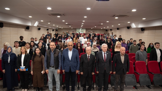 Samsun'da "İmparatorluktan Cumhuriyete Eğitim" konferansı gerçekleştirildi