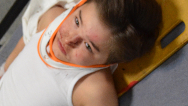 Kazada yaralanan anne ve oğlunu taşıyan ambulans, otomobille çarpıştı