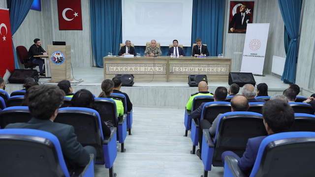 Hakkari'de okul güvenliği konusu değerlendirildi