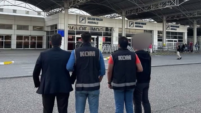 Antalya'da "zimmet" suçlamasıyla Gümrük Müdürlüğünde görevli 5 şüpheli tutuklandı