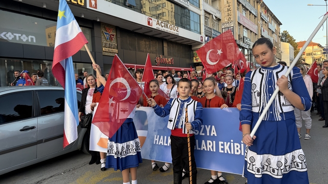 Yozgat'ta 1. Uluslararası Halk Dansları Şenliği başladı