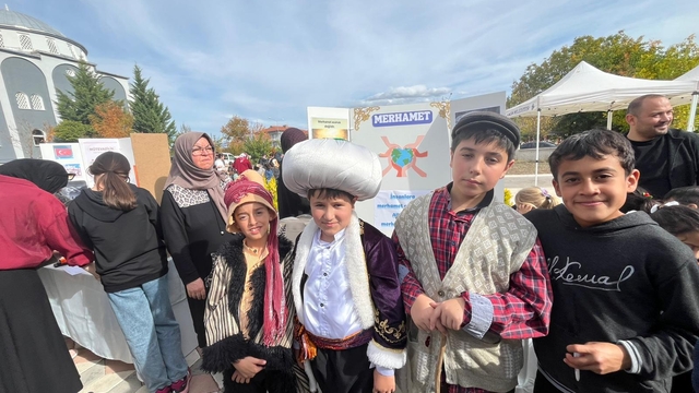 Laçin'de öğrenciler Filistin yararına kermes düzenledi