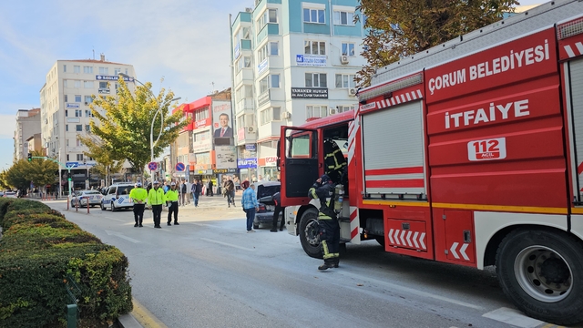 Çorum'da seyir halindeyken alev alan otomobilde hasar oluştu