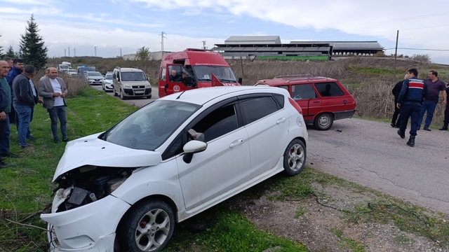 Balıkesir'deki trafik kazasında ağır yaralanan kişi hastaneye kaldırıldı