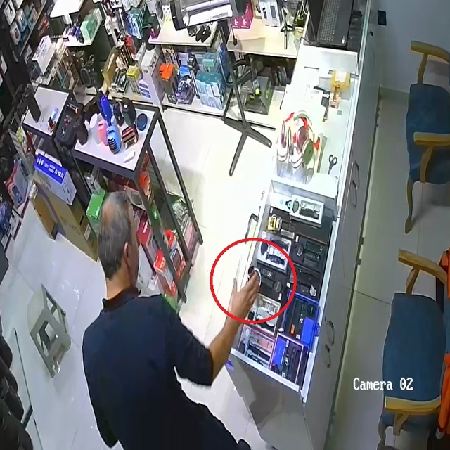 Bursa'da deprem sırasında panikle dışarıyı çıkarken çay bardağını da aldı;...