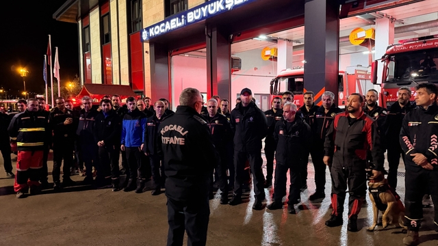 Kocaeli'den deprem bölgesine arama-kurtarma ve insani yardım ekipleri gönderildi