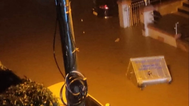 İzmir ve Manisa'da sağanak yağış etkili oldu