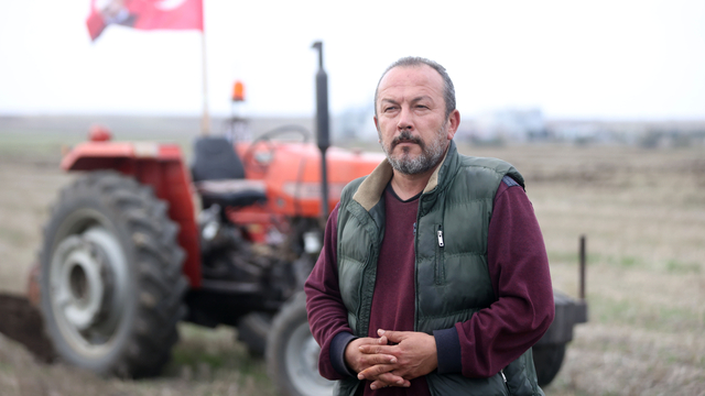 Kırklarelili çiftçi tarlasına pullukla "Cumhuriyet 102 yaşında" yazdı