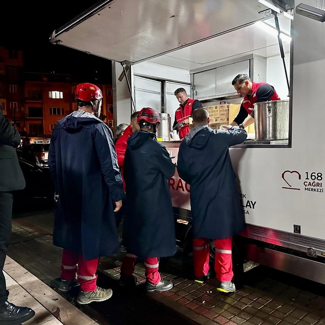 Türk Kızılay Sındırgı depremi sonrası harekete geçti