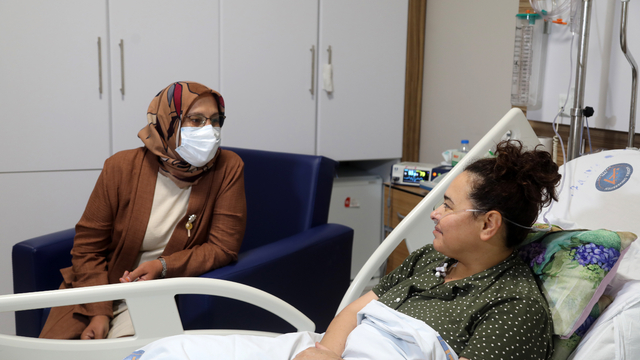 Hastanenin ilk ve son kalp nakli hastaları buluştu