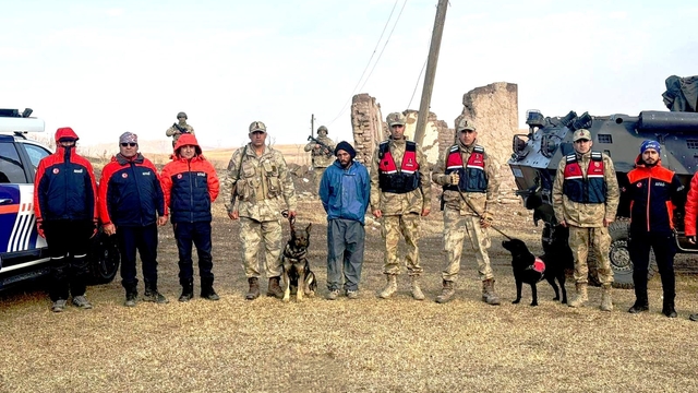Jandarma, kayıp kişiyi iz takip köpekleriyle buldu