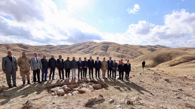 Bitlis Valisi Karakaya, Karçinbaşı bölgesinde incelemelerde bulundu