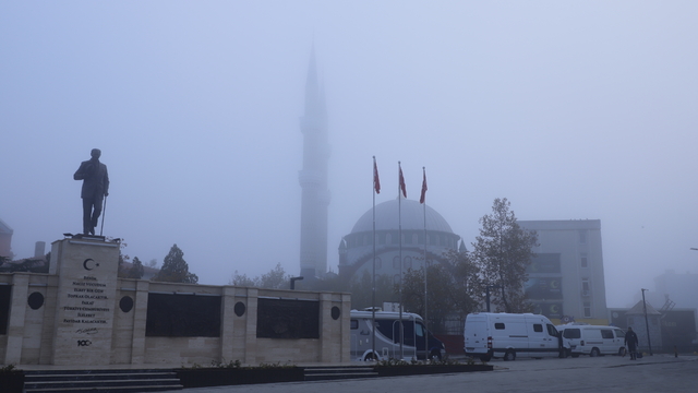 Keşan'da sis etkili oldu