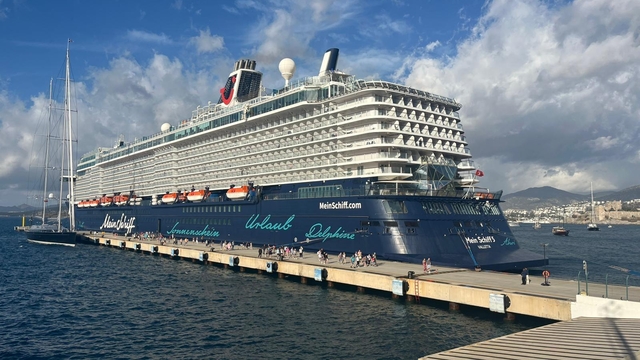 Bodrum'a "Mein Schiff 5" kruvaziyeriyle 2 bin 716 yolcu geldi