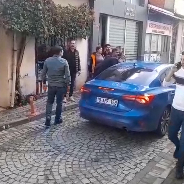 Sındırgı'da 6.1'lik depremde yıkılan ve hasar gören binalar havadan görüntü...