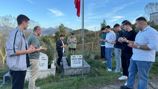 Espiye'de üniversite öğrencilerinden şehit mezarına ziyaret