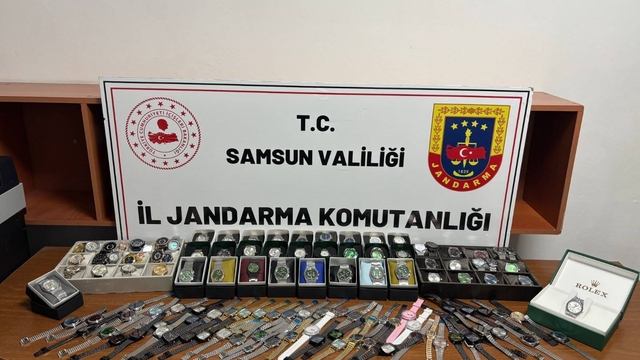 Samsun'da jandarma kaçak 214 kol saati ele geçirdi