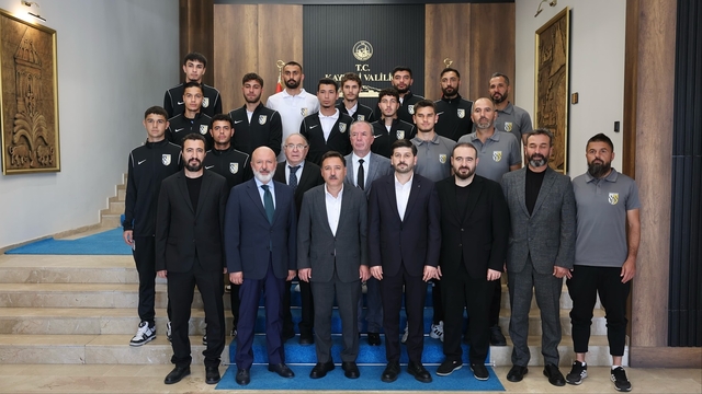 Kocasinan Şimşekspor oyuncularından il protokolüne ziyaretler