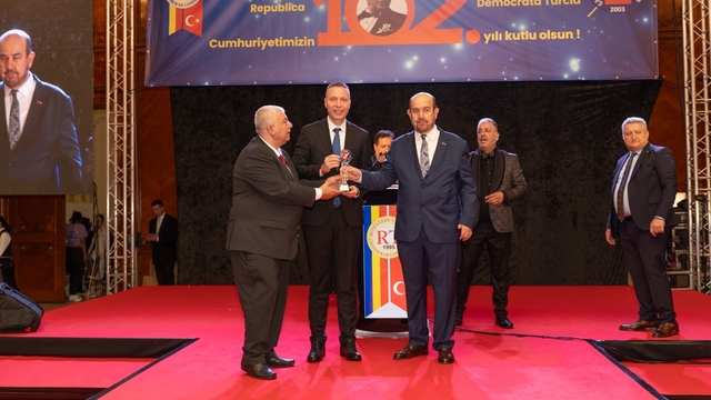 Muğla Valisi Akbıyık'a yılın valisi ödülü verildi