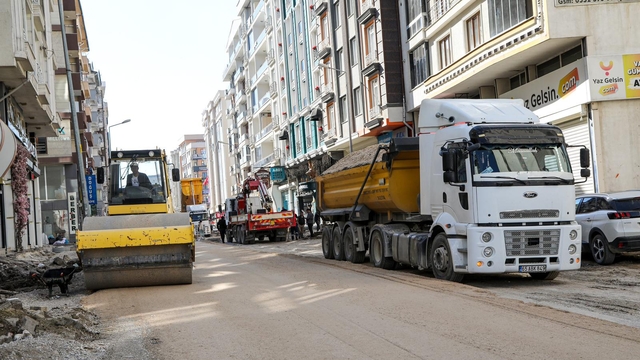 Van'da yol yenileme çalışmaları sürüyor