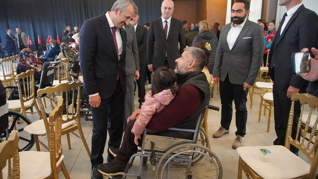 Edirne'de engelli vatandaşlara 30 akülü sandalye desteği