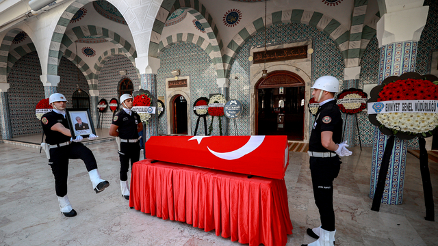 Mersin'de Şehit Emniyet Müdürü Verdi'nin vefat eden babasının cenazesi defnedildi