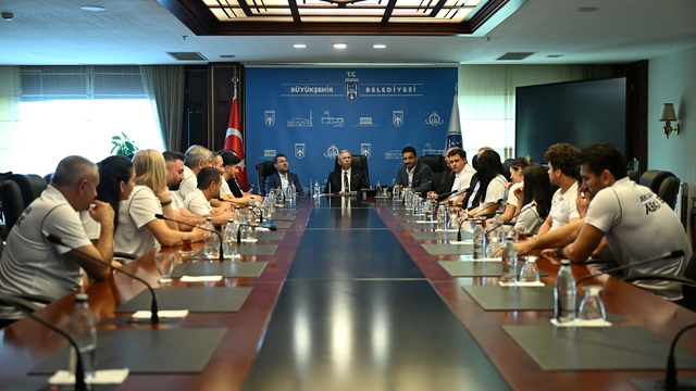 ABB Başkanı Yavaş, ASKİ Spor Kulübü sporcularıyla bir araya geldi