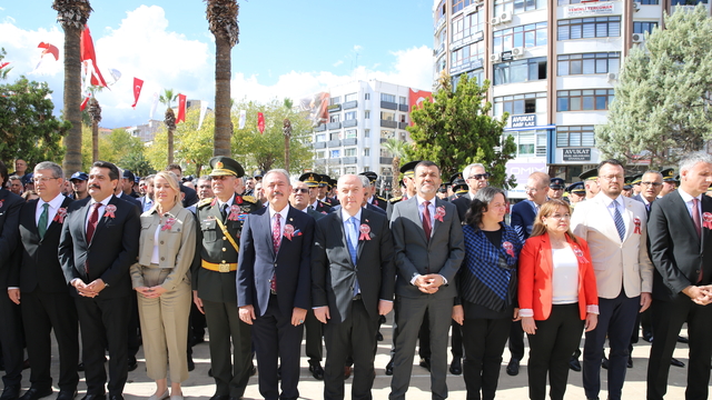 İzmir ve çevre illerde Cumhuriyet'in 102. yılı kutlanıyor