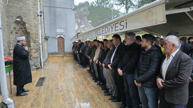 Eşinin öldürdüğü Hilal, son yolculuğuna uğurlandı