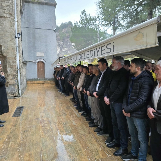 Eşinin öldürdüğü Hilal, son yolculuğuna uğurlandı